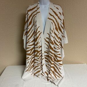 4/$15 Chico's Animal Print Poncho